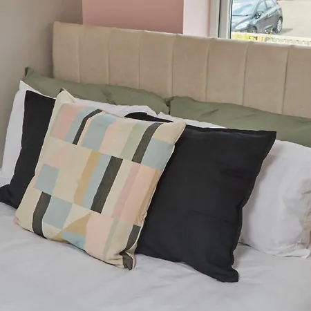 Modern 2bdr House By Homebird Management Short Lets & Serviced With Private Parking & Free Wifi Дом отдыха