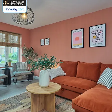 Modern 2bdr House By Homebird Management Short Lets & Serviced With Private Parking & Free Wifi Лидс