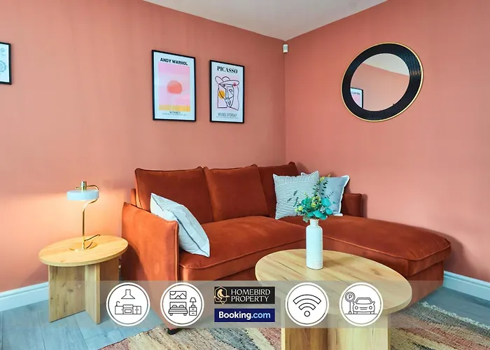 Modern 2bdr House By Homebird Management Short Lets & Serviced With Private Parking & Free Wifi *