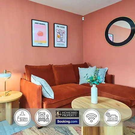 Modern 2bdr House By Homebird Management Short Lets & Serviced With Private Parking & Free Wifi *