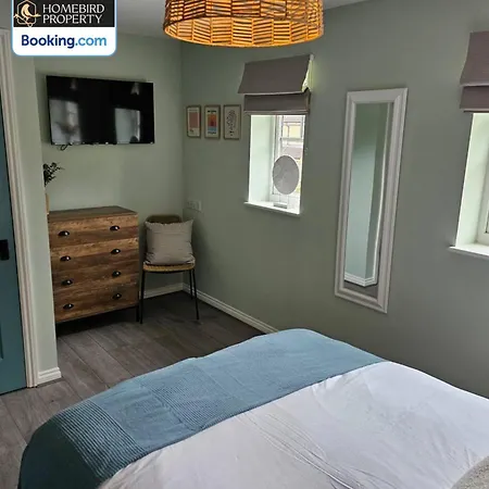 Hébergement de vacances Modern 2bdr House By Homebird Management Short Lets & Serviced With Private Parking & Free Wifi