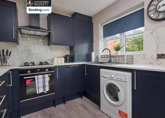 Vakantiehuis Modern 2bdr House By Homebird Management Short Lets & Serviced With Private Parking & Free Wifi Leeds (West Yorkshire)