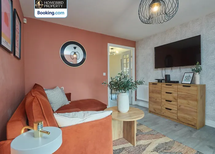 Modern 2bdr House By Homebird Management Short Lets & Serviced With Private Parking & Free Wifi Vakantiehuis