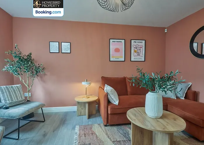 Ferienhaus Modern 2bdr House By Homebird Management Short Lets & Serviced With Private Parking & Free Wifi *